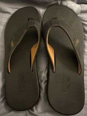 Flojos Men's Black and Tan Flip Flops